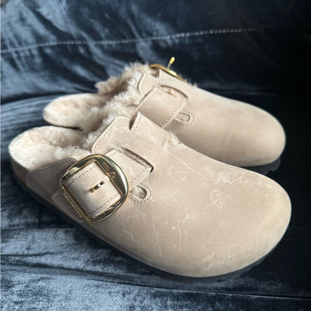 Birkenstock Big Buckle Genuine Shearling
Lined Clog (Women) Size 6 EU37 - Picture 2 of 7
